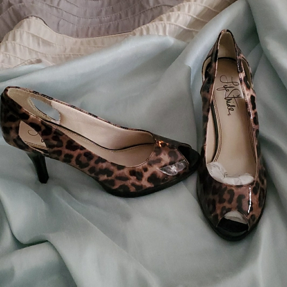 Life Stride Leopard Shoes 8